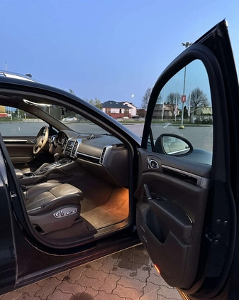 Porsche Cayenne cena 221400 przebieg: 77000, rok produkcji 2013 z Słupsk małe 781
